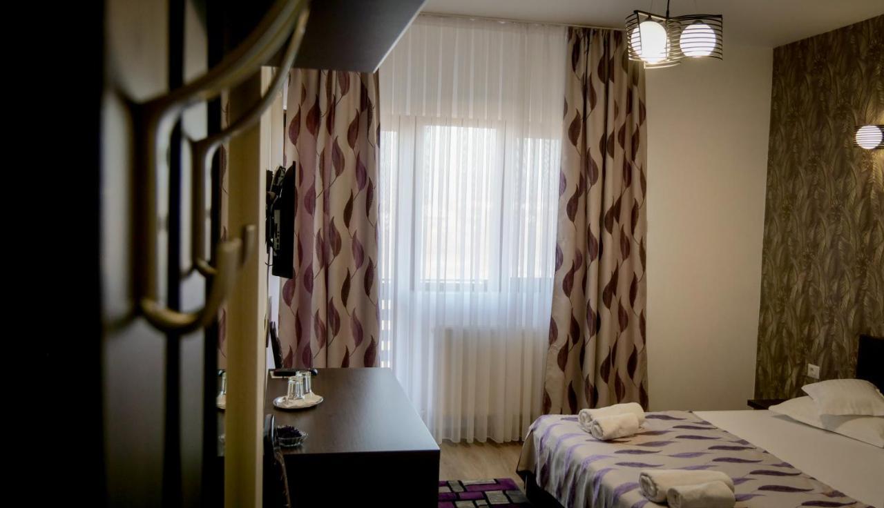 Motel Infinit Тыргу-Жиу Экстерьер фото